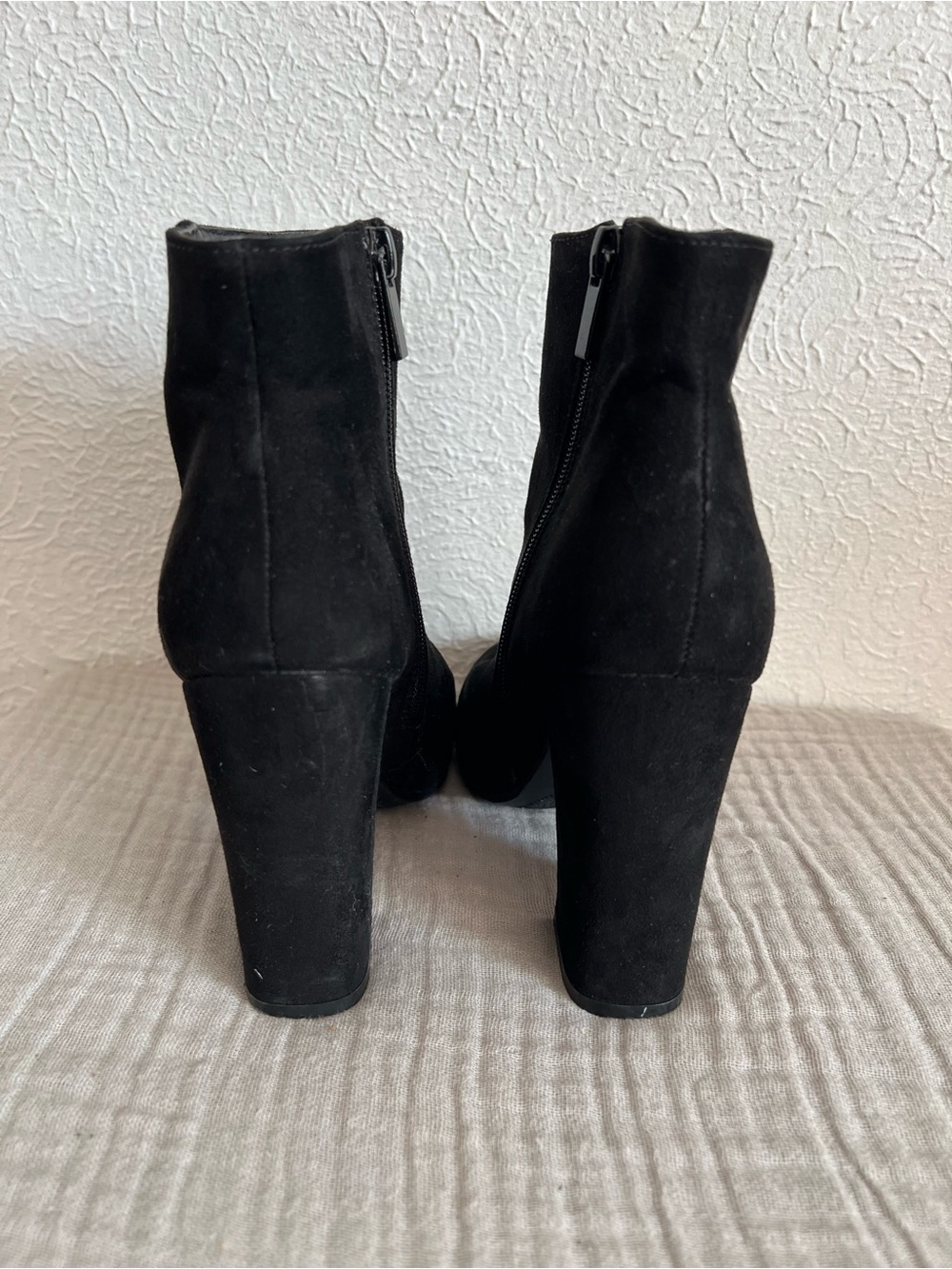 Bamboo Women's Suede-like Black Ankle Boots Block Heel - Picture 3 of 6